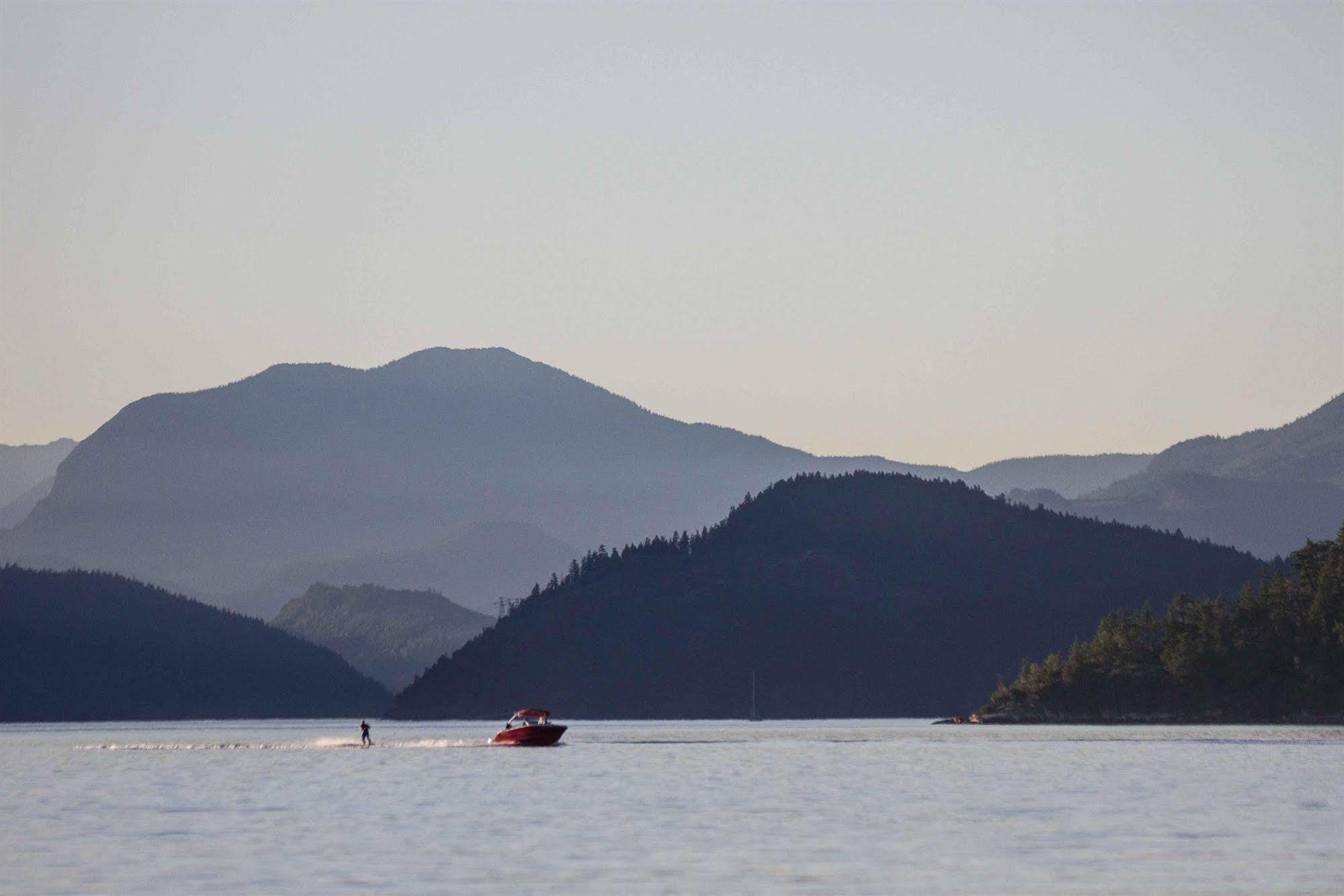 Tranquility Bay Waterfront Inn Sechelt Eksteriør bilde